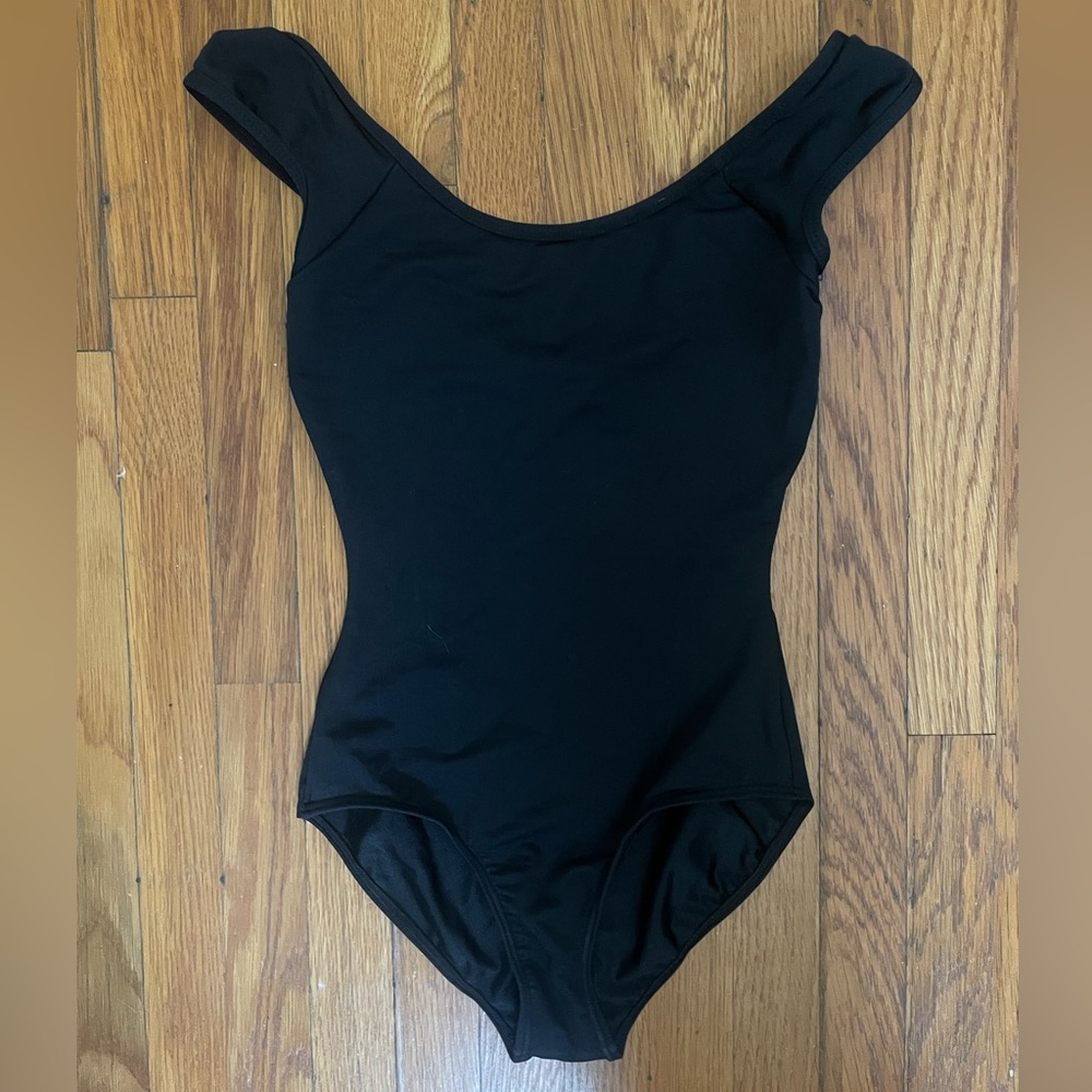 Maria Cap Sleeve Black Leo